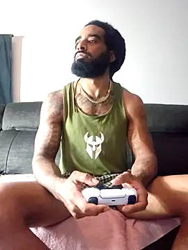 Snapshot of FragrantWind5 chatting on 11.24.25 FragrantWind5 online show from 11.24.25