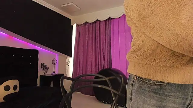 Coral Gibson online show from 03.20.26