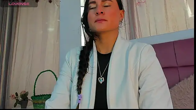 Coral Gibson online show from 04.27.26