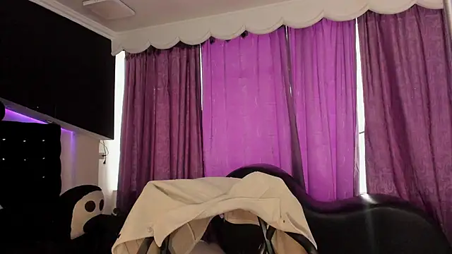 Coral Gibson online show from 06.11.26
