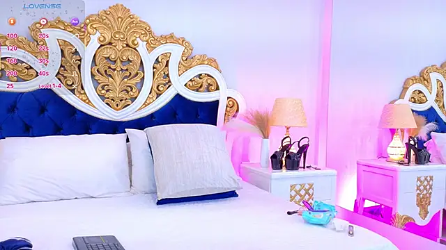 Snapshot of AshleyFerri chatting on 11.14.25 AshleyFerri online show from 11.14.25