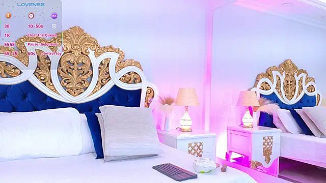 Snapshot of AshleyFerri chatting on 11.26.25 AshleyFerri online show from 11.26.25