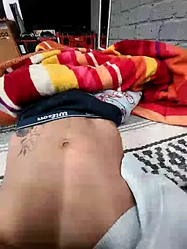 Snapshot of emiur chatting on 12.19.24 emiur online show from 12.19.24