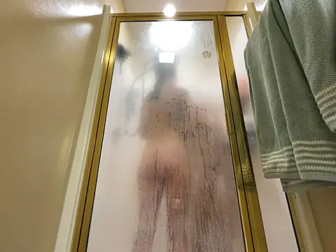 Maxinebabyyy online show from 12.17.24