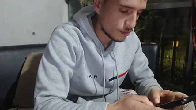 roystonee01 online show from 11.18.25