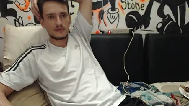 Snapshot of roystonee01 chatting on 02.10.26 roystonee01 online show from 02.10.26