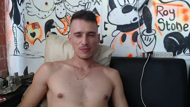 Snapshot of roystonee01 chatting on 02.17.26 roystonee01 online show from 02.17.26