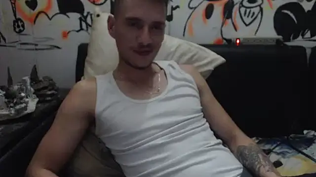 Snapshot of roystonee01 chatting on 02.24.26 roystonee01 online show from 02.24.26