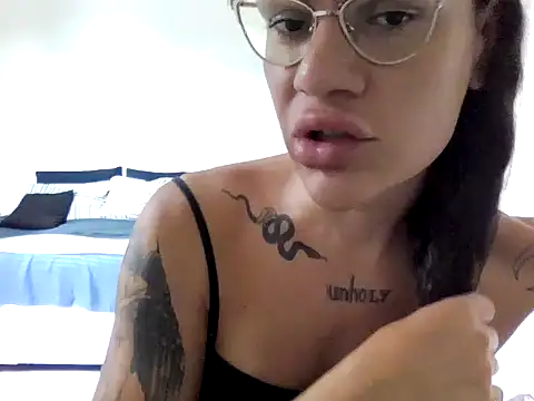 Snapshot of LadyDaemon chatting on 01.14.26 LadyDaemon online show from 01.14.26