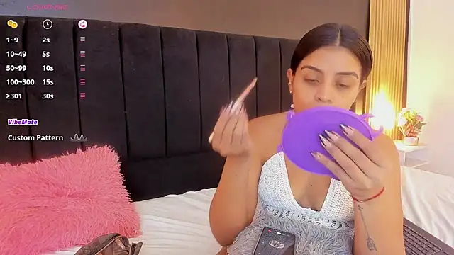 sweetsofia18 online show from 12.13.25