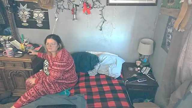 Snapshot of wild_hot_mess chatting on 12.03.24 wild hot mess online show from 12.03.24