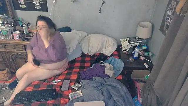 Snapshot of wild_hot_mess chatting on 12.08.24 wild hot mess online show from 12.08.24