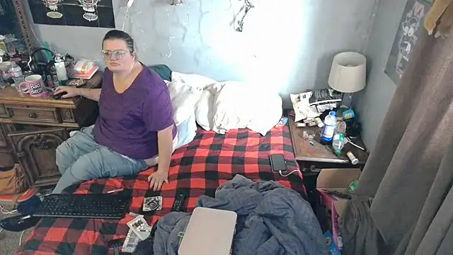 Snapshot of wild_hot_mess chatting on 12.08.24 wild hot mess online show from 12.08.24