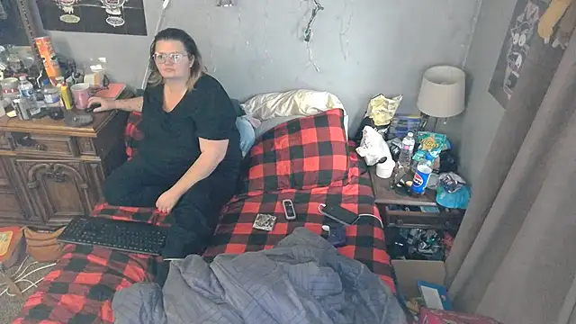 Snapshot of wild_hot_mess chatting on 12.09.24 wild hot mess online show from 12.09.24