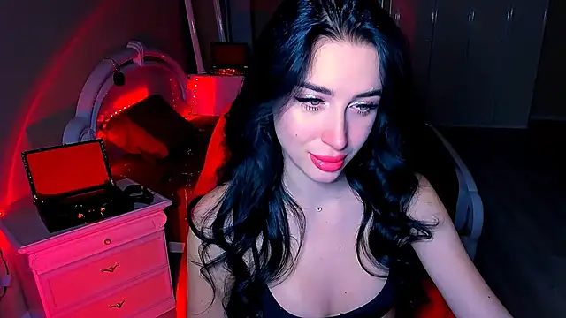 Snapshot of lovely_desire chatting on 12.14.24 lovely desire online show from 12.14.24