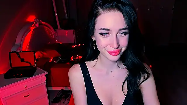 Snapshot of lovely_desire chatting on 12.21.24 lovely desire online show from 12.21.24