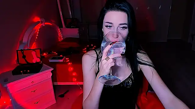 Snapshot of lovely_desire chatting on 12.28.24 lovely desire online show from 12.28.24