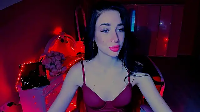 Snapshot of lovely_desire chatting on 03.18.25 lovely desire online show from 03.18.25