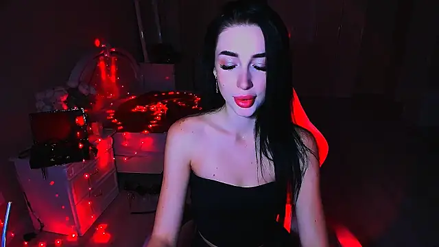 Snapshot of lovely_desire chatting on 10.22.25 lovely desire online show from 10.22.25