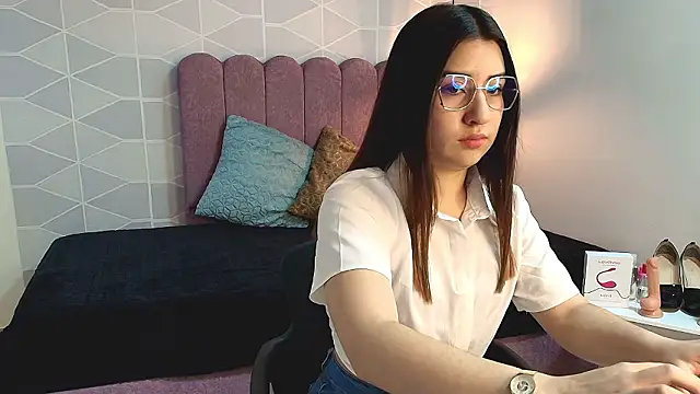 Snapshot of Aly_Cute_ chatting on 12.02.24 Aly Cute online show from 12.02.24