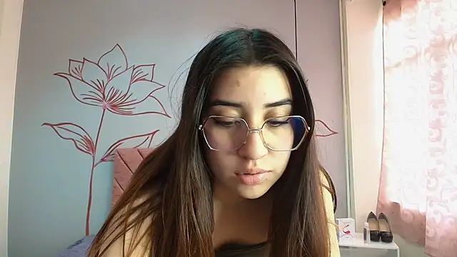 Snapshot of Aly_Cute_ chatting on 12.12.24 Aly Cute online show from 12.12.24