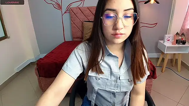 Snapshot of Aly_Cute_ chatting on 12.18.24 Aly Cute online show from 12.18.24