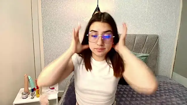 Snapshot of Aly_Cute_ chatting on 03.08.25 Aly Cute online show from 03.08.25