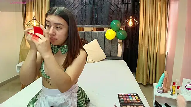 Snapshot of Aly_Cute_ chatting on 03.17.25 Aly Cute online show from 03.17.25