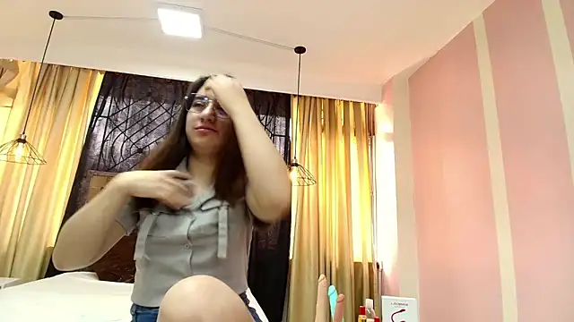 Snapshot of Aly_Cute_ chatting on 03.19.25 Aly Cute online show from 03.19.25