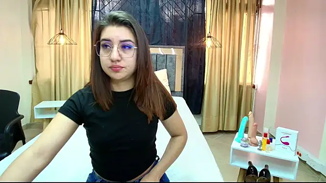 Snapshot of Aly_Cute_ chatting on 03.20.25 Aly Cute online show from 03.20.25