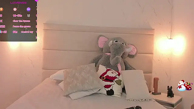 Snapshot of Mollymoon1 chatting on 12.20.25 Mollymoon1 online show from 12.20.25