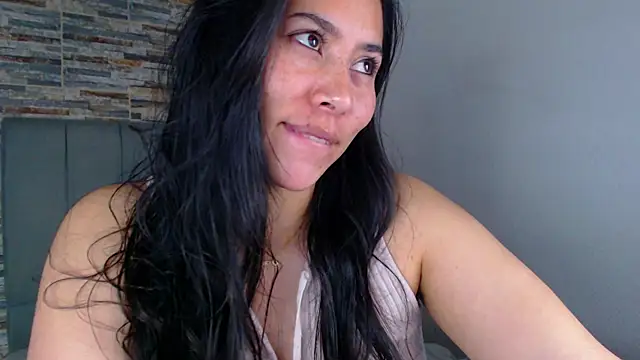 Snapshot of _joy_yva chatting on 09.30.25 joy yva online show from 09.30.25