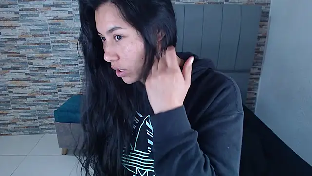 Snapshot of _joy_yva chatting on 10.10.25 joy yva online show from 10.10.25