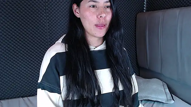 Snapshot of _joy_yva chatting on 12.15.25 joy yva online show from 12.15.25