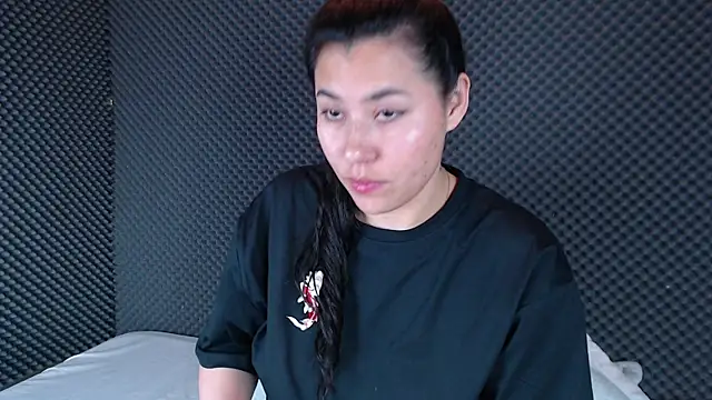 Snapshot of _joy_yva chatting on 12.16.25 joy yva online show from 12.16.25