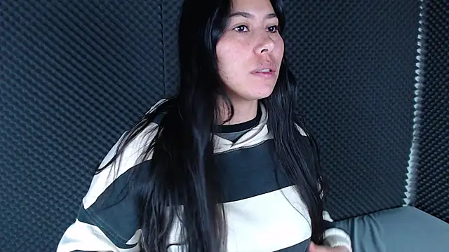 Snapshot of _joy_yva chatting on 01.14.26 joy yva online show from 01.14.26