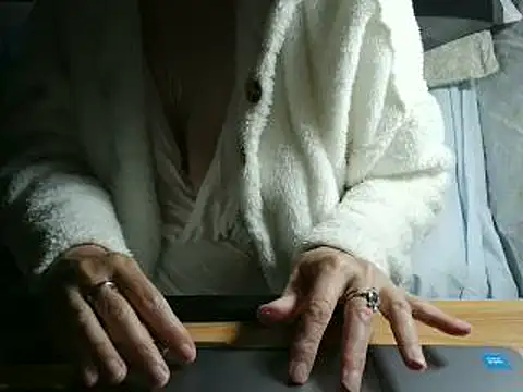 Snapshot of VeneRed chatting on 05.18.26 VeneRed online show from 05.18.26