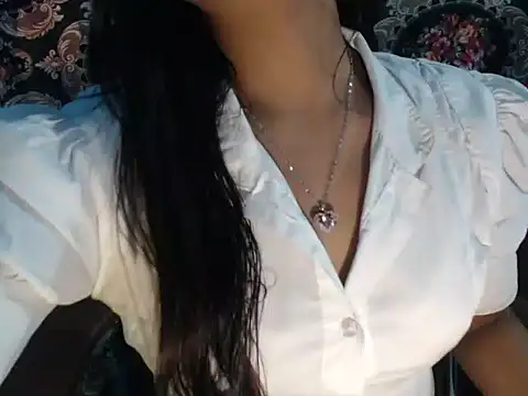 Snapshot of Wish_Queen chatting on 12.20.25 Wish Queen online show from 12.20.25