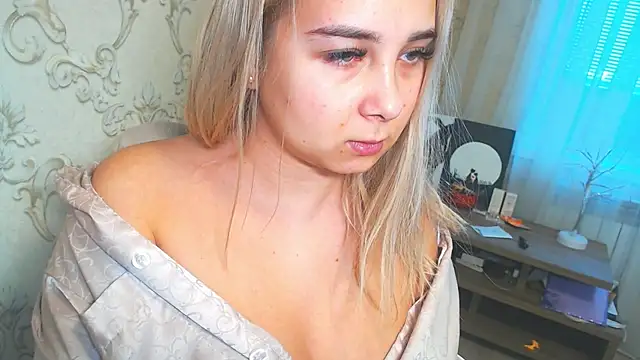 DolphinDreams online show from 01.18.26