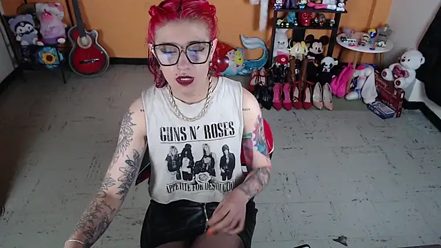 MissMiia2 online show from 01.30.25