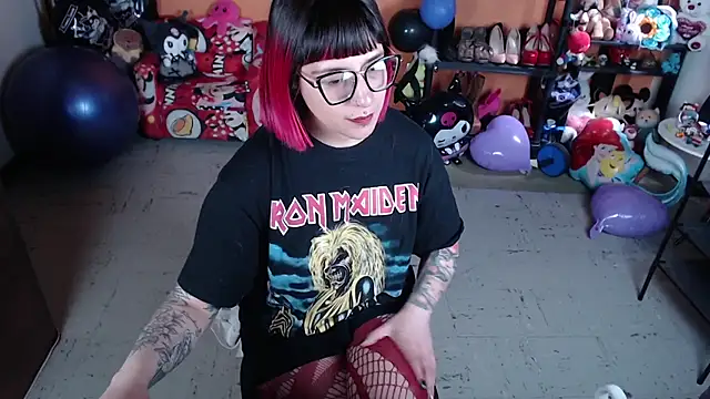 MissMiia2 online show from 10.12.25