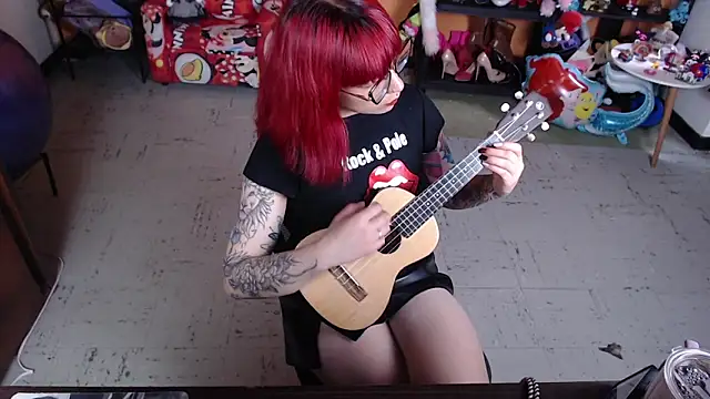 Snapshot of MissMiia2 chatting on 02.11.26 MissMiia2 online show from 02.11.26