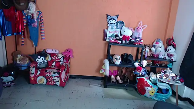 Snapshot of MissMiia2 chatting on 02.17.26 MissMiia2 online show from 02.17.26