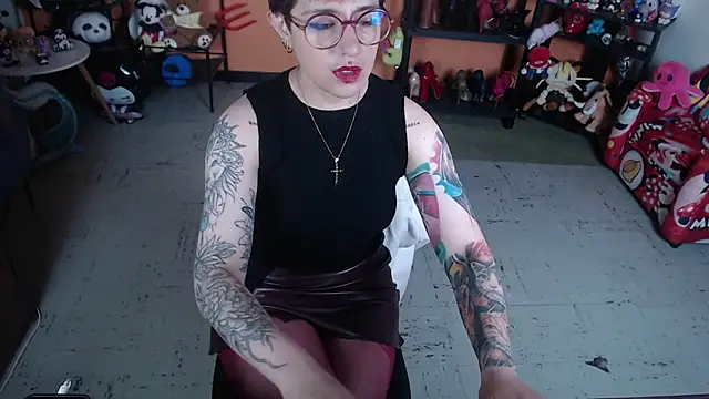 MissMiia2 online show from 06.25.26