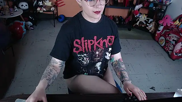 MissMiia2 online show from 07.31.26