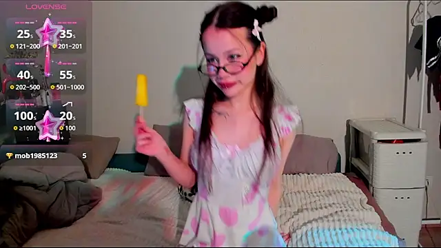 Snapshot of Anikka_Liam chatting on 10.04.25 Anikka Liam online show from 10.04.25