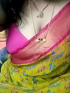 Snapshot of your-sameera chatting on 11.08.25 your-sameera online show from 11.08.25