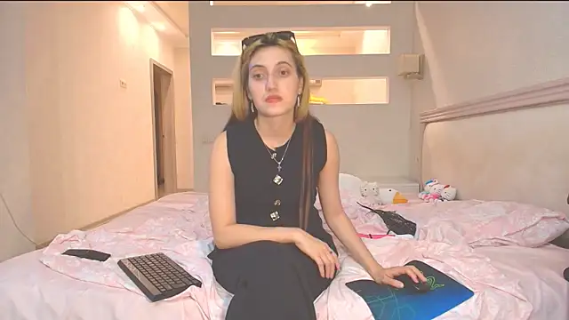 Snapshot of Iren chatting on 10.22.25 Iren online show from 10.22.25