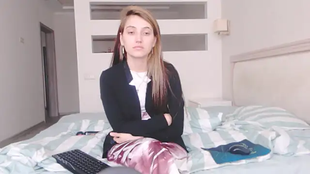 Snapshot of Iren chatting on 11.13.25 Iren online show from 11.13.25