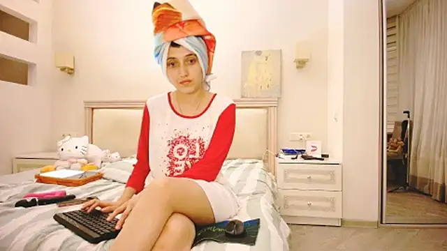 Snapshot of Iren chatting on 11.16.25 Iren online show from 11.16.25